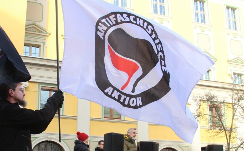 Innenminister spricht in Bautzen vor Antifa und will es nicht gewusst haben